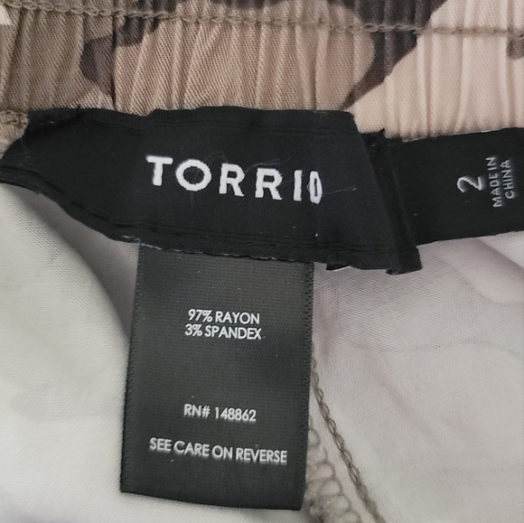 Torrid size 2 Camo Joggers - Picture 3 of 3